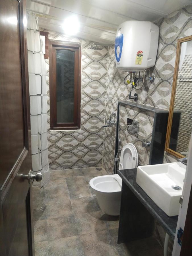Dhanlaxmi Apartments Шимла Экстерьер фото