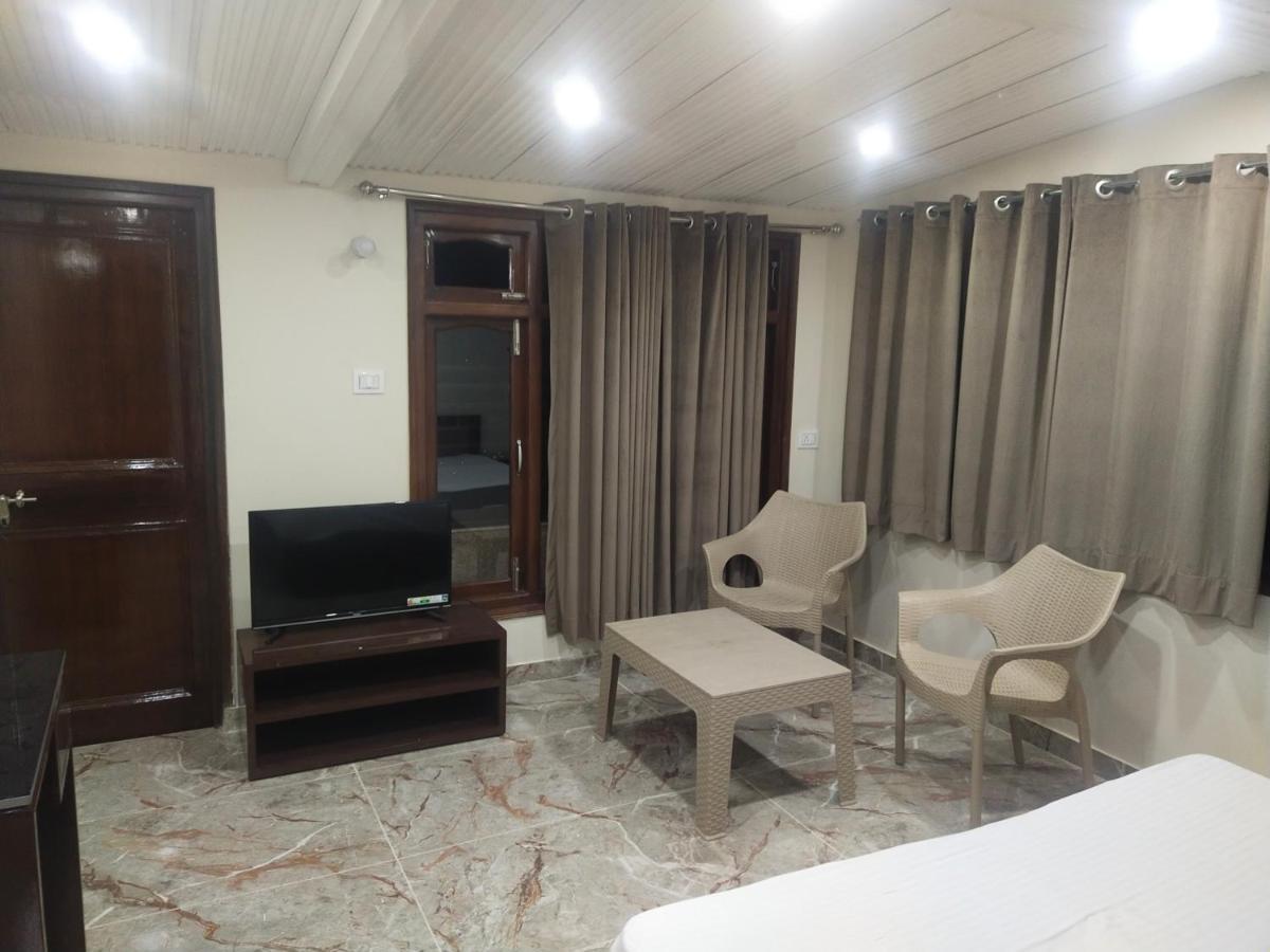 Dhanlaxmi Apartments Шимла Экстерьер фото