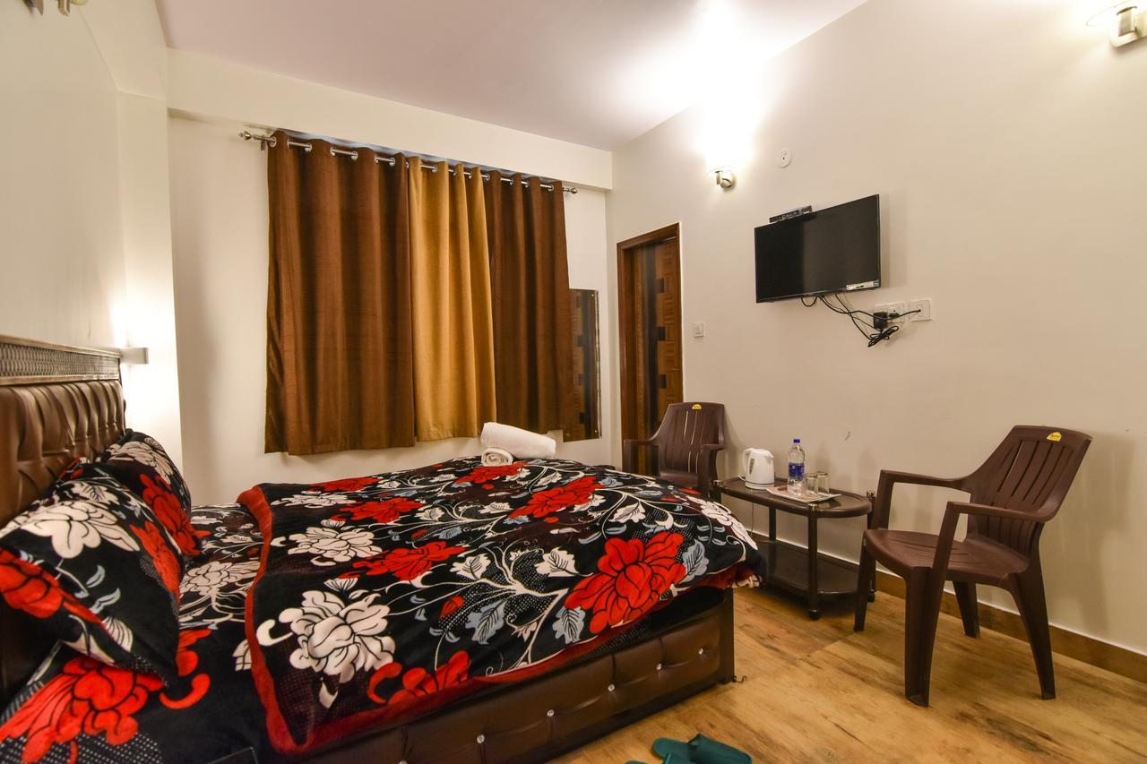 Dhanlaxmi Apartments Шимла Экстерьер фото